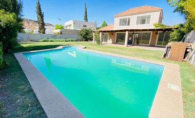 ARRIENDO CASA PROVENZAL TIERRAS LINDAS SANTA ELENA DE CHICUREO