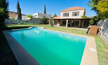 ARRIENDO CASA PROVENZAL TIERRAS LINDAS SANTA ELENA DE CHICUREO