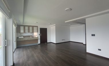 MUY LINDO DEPTO EN URB PRIVADA CUMBRES DEL VALLE EN CUMBAYA (Proximo al Scala)