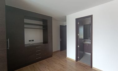 MUY LINDO DEPTO EN URB PRIVADA CUMBRES DEL VALLE EN CUMBAYA (Proximo al Scala)