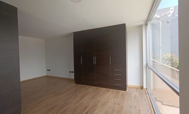 MUY LINDO DEPTO EN URB PRIVADA CUMBRES DEL VALLE EN CUMBAYA (Proximo al Scala)