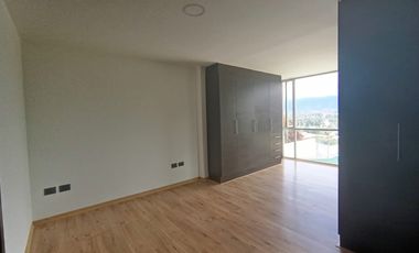 MUY LINDO DEPTO EN URB PRIVADA CUMBRES DEL VALLE EN CUMBAYA (Proximo al Scala)