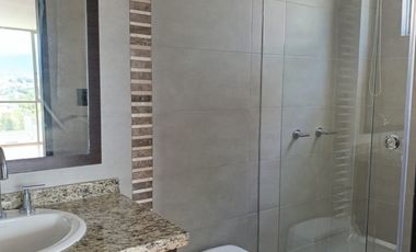 MUY LINDO DEPTO EN URB PRIVADA CUMBRES DEL VALLE EN CUMBAYA (Proximo al Scala)