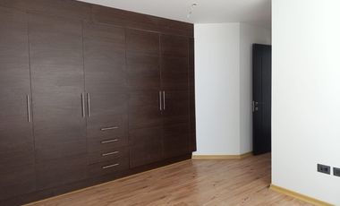 MUY LINDO DEPTO EN URB PRIVADA CUMBRES DEL VALLE EN CUMBAYA (Proximo al Scala)