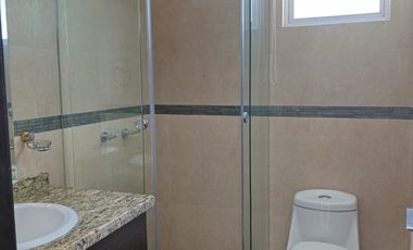 MUY LINDO DEPTO EN URB PRIVADA CUMBRES DEL VALLE EN CUMBAYA (Proximo al Scala)