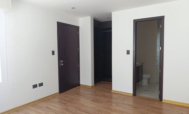 MUY LINDO DEPTO EN URB PRIVADA CUMBRES DEL VALLE EN CUMBAYA (Proximo al Scala)