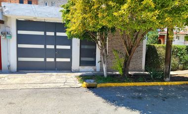Arcos de la Hacienda Casa Con Ampliaciones a 2 minutos de la autopista México Queretaro