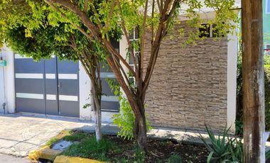 Arcos de la Hacienda Casa Con Ampliaciones a 2 minutos de la autopista México Queretaro