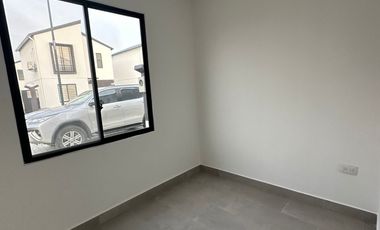Vendo casa esquinera en Urbanización Valle Norte 2