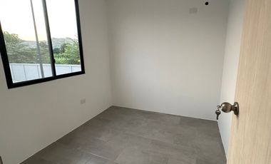 Vendo casa esquinera en Urbanización Valle Norte 2