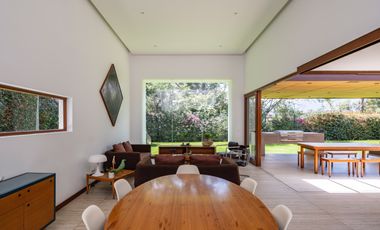 MODERNA CASA DE VENTA EN URB PRIVADA EN TUMBACO (SECTOR LA VIÑA ALTA)