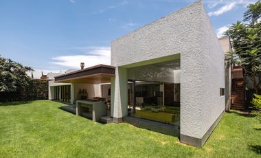 MODERNA CASA DE VENTA EN URB PRIVADA EN TUMBACO (SECTOR LA VIÑA ALTA)