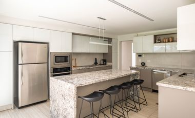 MODERNA CASA DE VENTA EN URB PRIVADA EN TUMBACO (SECTOR LA VIÑA ALTA)