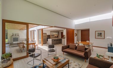 MODERNA CASA DE VENTA EN URB PRIVADA EN TUMBACO (SECTOR LA VIÑA ALTA)