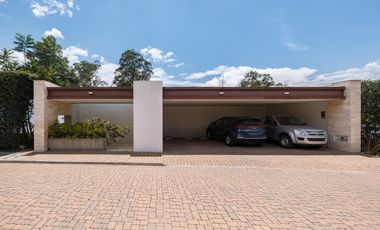 MODERNA CASA DE VENTA EN URB PRIVADA EN TUMBACO (SECTOR LA VIÑA ALTA)