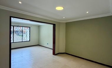 CASA Amplia y Cómoda EN RENTA sector Av. Abelardo J. Andrade