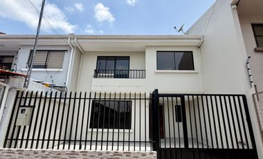 CASA Amplia y Cómoda EN RENTA sector Av. Abelardo J. Andrade