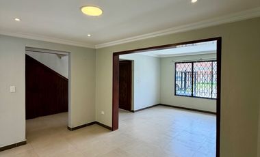 CASA Amplia y Cómoda EN RENTA sector Av. Abelardo J. Andrade