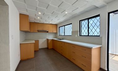 CASA Amplia y Cómoda EN RENTA sector Av. Abelardo J. Andrade