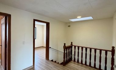 CASA Amplia y Cómoda EN RENTA sector Av. Abelardo J. Andrade