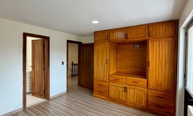 CASA Amplia y Cómoda EN RENTA sector Av. Abelardo J. Andrade