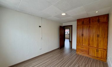 CASA Amplia y Cómoda EN RENTA sector Av. Abelardo J. Andrade