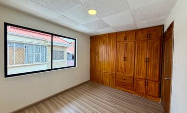 CASA Amplia y Cómoda EN RENTA sector Av. Abelardo J. Andrade