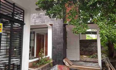 Disewakan Rumah 3 lantai di Jl Elang Malindo Jakarta Timur