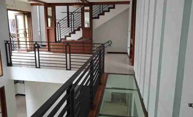 Disewakan Rumah 3 lantai di Jl Elang Malindo Jakarta Timur