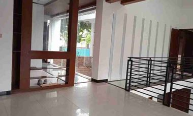 Disewakan Rumah 3 lantai di Jl Elang Malindo Jakarta Timur