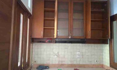 Disewakan Rumah 3 lantai di Jl Elang Malindo Jakarta Timur