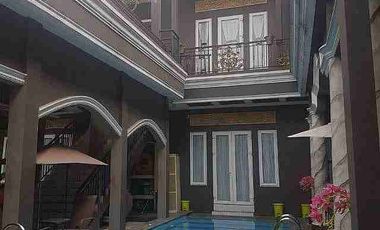 Rumah Mewah 2 1/2 Lantai Ada Kolam Renang, Posisi Strategis!
