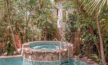 EXCLUSIVA CASA EN RENTA CON ALBERCA PRIVADA