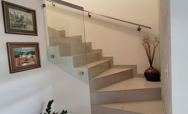 Casa Amoblada en Alquiler en ña Urbanización Porto Alegre, 3 Habitaciones, 3 Baños, Patio, Parqueo, Seguridad, Vía a la Costa