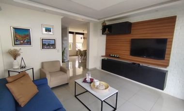 Casa Amoblada en Alquiler en ña Urbanización Porto Alegre, 3 Habitaciones, 3 Baños, Patio, Parqueo, Seguridad, Vía a la Costa