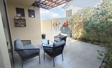 Casa Amoblada en Alquiler en ña Urbanización Porto Alegre, 3 Habitaciones, 3 Baños, Patio, Parqueo, Seguridad, Vía a la Costa