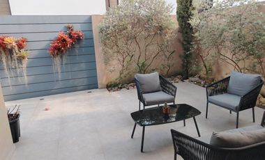 Casa Amoblada en Alquiler en ña Urbanización Porto Alegre, 3 Habitaciones, 3 Baños, Patio, Parqueo, Seguridad, Vía a la Costa