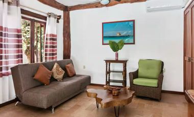 HERMOSA PROPIEDAD CON 2 CASAS Y 2 ALBERCAS PRIVADAS