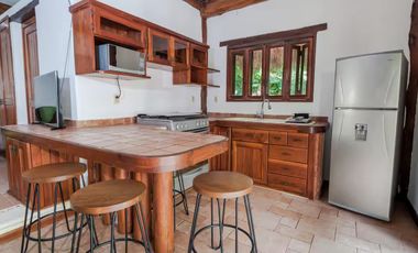 HERMOSA PROPIEDAD CON 2 CASAS Y 2 ALBERCAS PRIVADAS