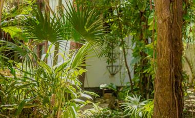 HERMOSA PROPIEDAD CON 2 CASAS Y 2 ALBERCAS PRIVADAS