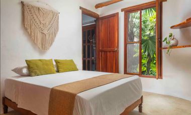 HERMOSA PROPIEDAD CON 2 CASAS Y 2 ALBERCAS PRIVADAS