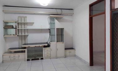 Dijual 
Rumah Taman Sakura
Luas Tanah : 124 M.
Luas Bangunan : 90 M.
Jumlah Kamar Tidur : 3 +1 MAID ROOM
Jumlah Kamar Mandi : 1 + 1 maid
Jumlah Lantai : 1 lt plus dak jemur
Jumlah Garasi/carport : 1 car port
Jenis Sertifikat : SHM
Harga : 1.75 M

Ne