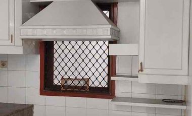 Dijual 
Rumah Taman Sakura
Luas Tanah : 124 M.
Luas Bangunan : 90 M.
Jumlah Kamar Tidur : 3 +1 MAID ROOM
Jumlah Kamar Mandi : 1 + 1 maid
Jumlah Lantai : 1 lt plus dak jemur
Jumlah Garasi/carport : 1 car port
Jenis Sertifikat : SHM
Harga : 1.75 M

Ne