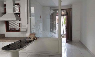Dijual 
Rumah Taman Sakura
Luas Tanah : 124 M.
Luas Bangunan : 90 M.
Jumlah Kamar Tidur : 3 +1 MAID ROOM
Jumlah Kamar Mandi : 1 + 1 maid
Jumlah Lantai : 1 lt plus dak jemur
Jumlah Garasi/carport : 1 car port
Jenis Sertifikat : SHM
Harga : 1.75 M

Ne