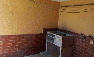 VENDO CASA CERCA AL COLEGIO DIVINO NIÑO VILLA FLOR 4 PLANTAS CASA PROVENZA