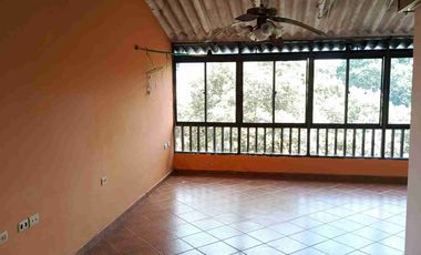 VENDO CASA CERCA AL COLEGIO DIVINO NIÑO VILLA FLOR 4 PLANTAS CASA PROVENZA