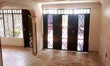 VENDO CASA CERCA AL COLEGIO DIVINO NIÑO VILLA FLOR 4 PLANTAS CASA PROVENZA