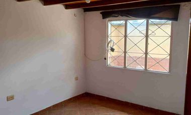 VENDO CASA CERCA AL COLEGIO DIVINO NIÑO VILLA FLOR 4 PLANTAS CASA PROVENZA