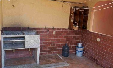 VENDO CASA CERCA AL COLEGIO DIVINO NIÑO VILLA FLOR 4 PLANTAS CASA PROVENZA
