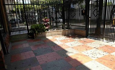 VENDO CASA CERCA AL COLEGIO DIVINO NIÑO VILLA FLOR 4 PLANTAS CASA PROVENZA
